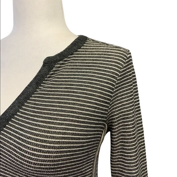 Anthropologie Akemi + Kin Aluna Lurex Metallic Gold Stripes Henley Long Sleeve - Picture 4 of 10